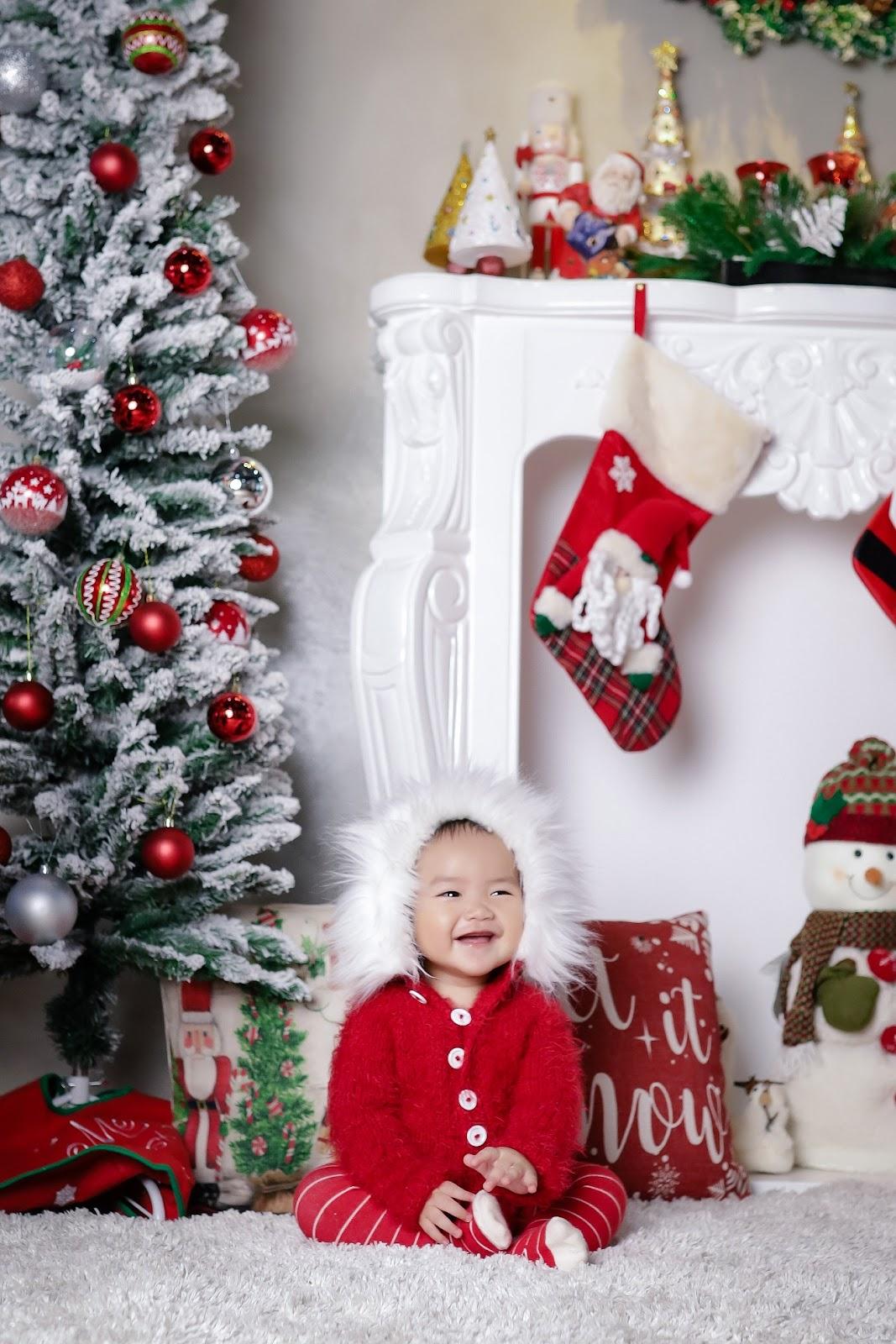 Family Christmas Photo Outfit Ideas: little eskimo outfit for the kids