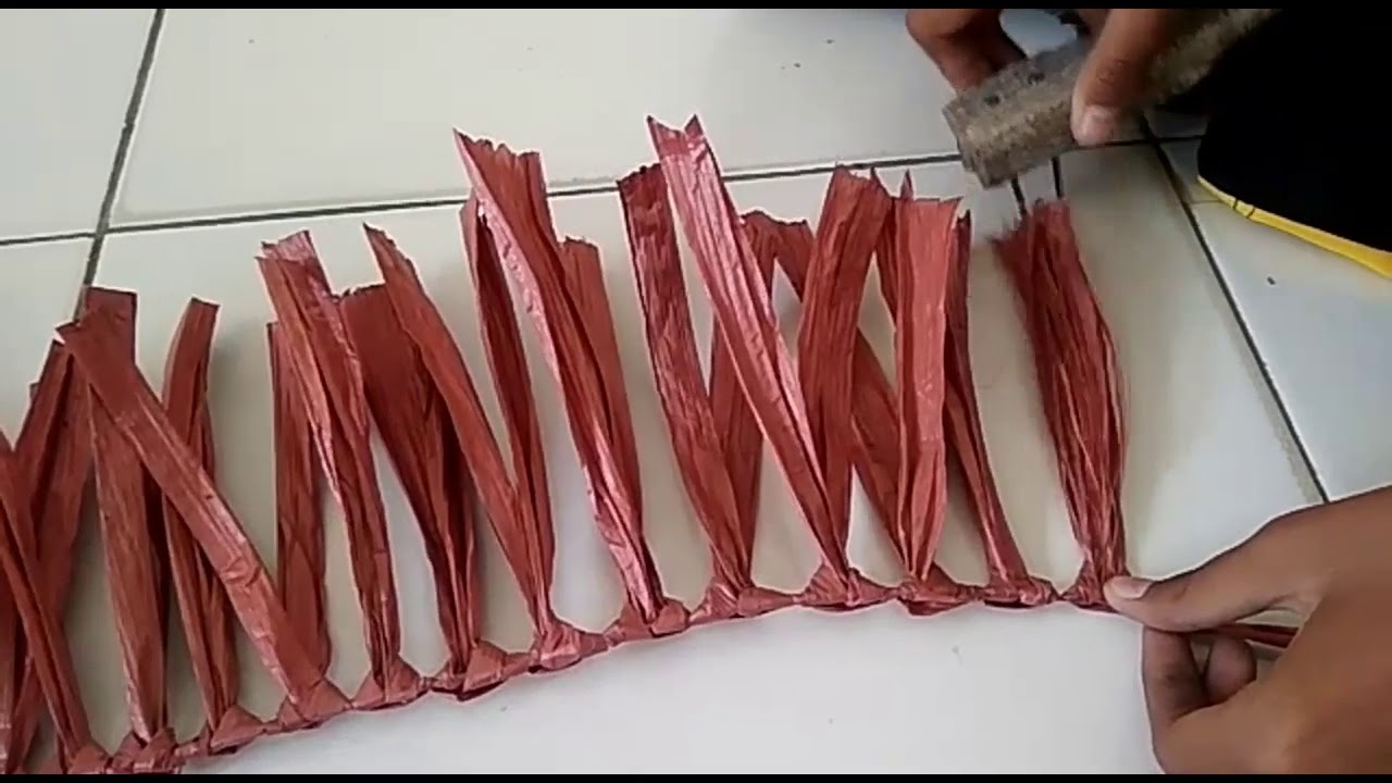 cara membuat kemoceng tali rafia
