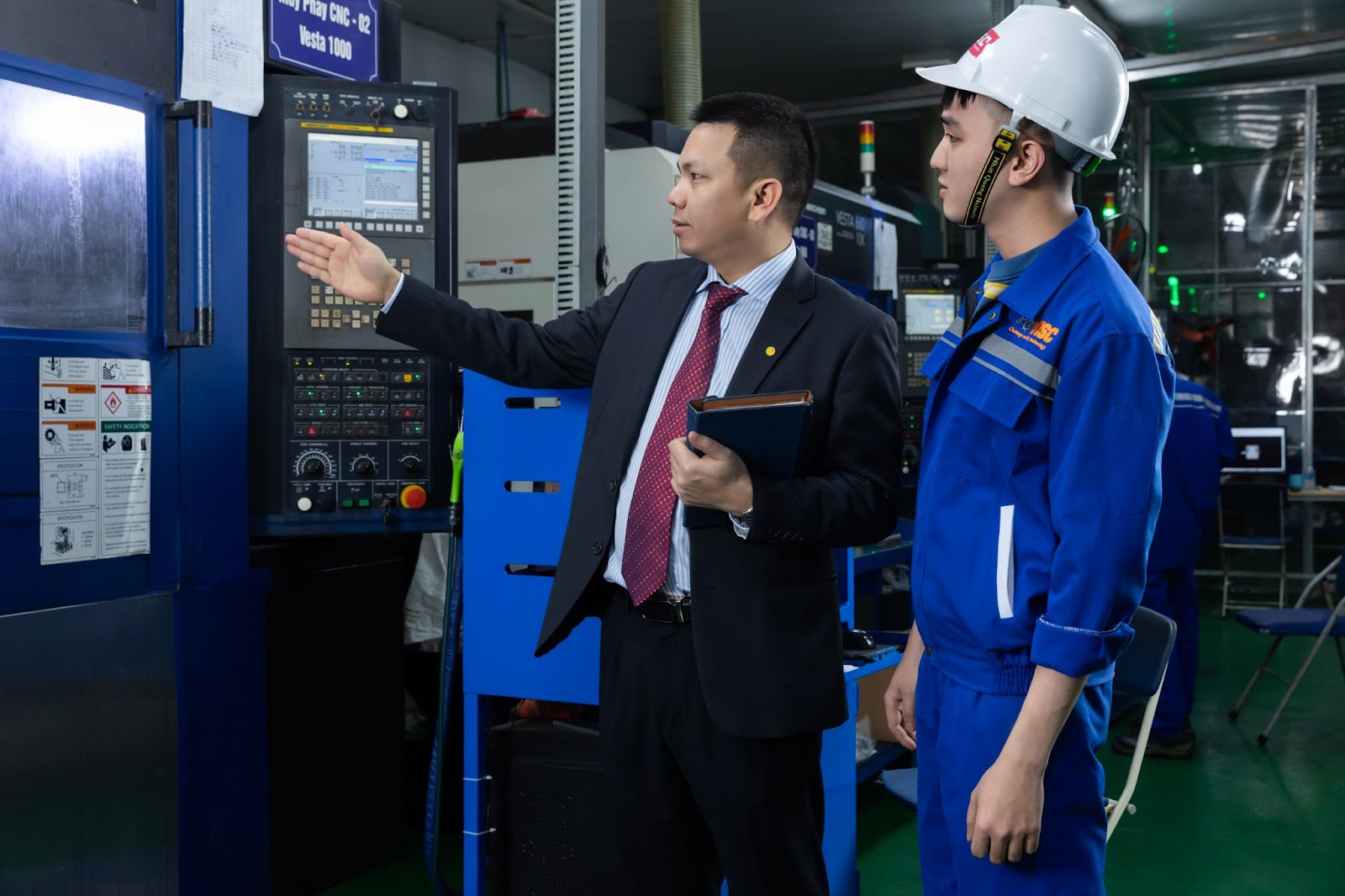 Thương Hiệu Phụ Trợ Việt Thay Áo Đổi Vận: Song hành để Vươn xa, Fast như Vin