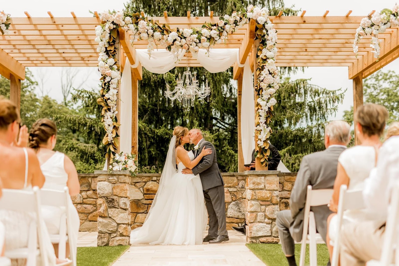 Lisa Robertson Engaged & Married To Jeffrey Lawrence