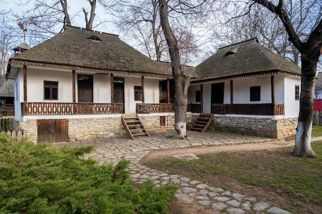 7 idei de amenajare în stil rustic a cabanei