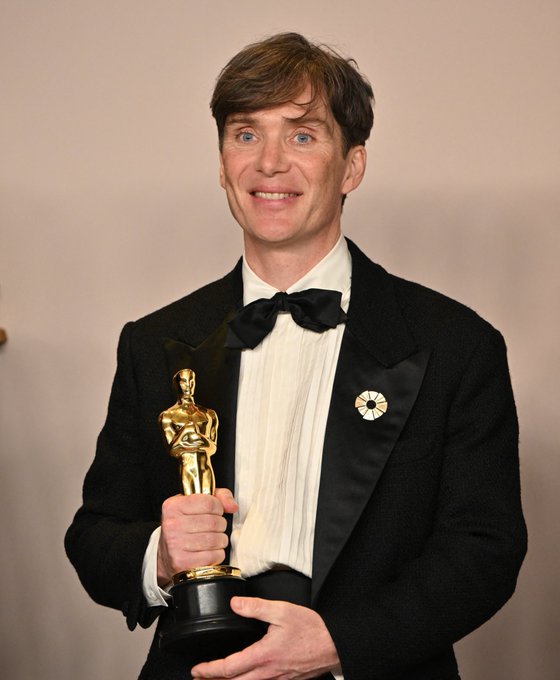 Man holing an award