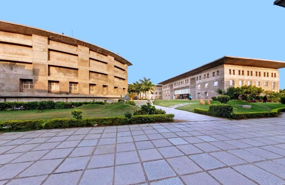 Karnavati University 