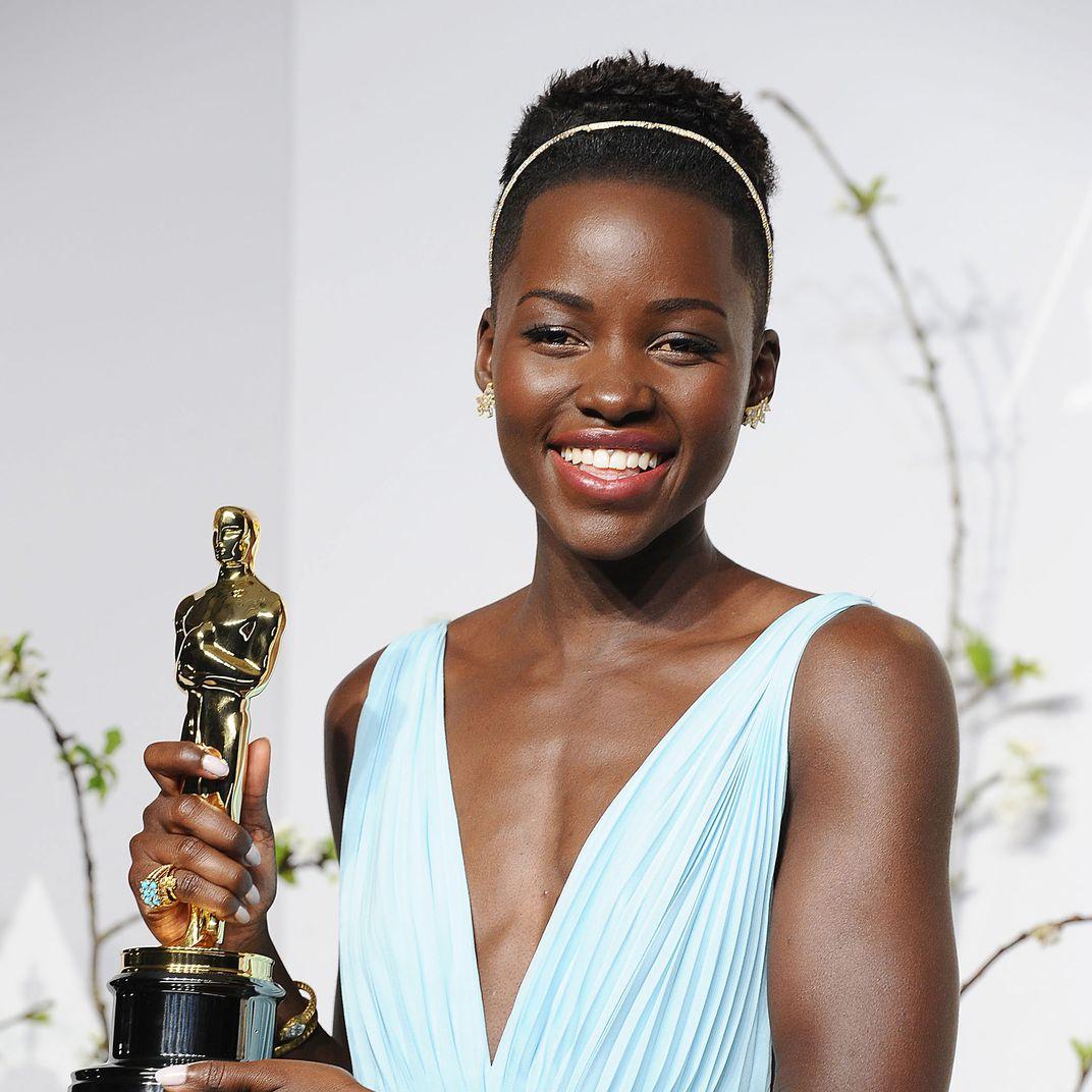 Q&A: Lupita Nyong'o's Hair Stylist on That Oscars Headband and Her Double  Hair Mountains