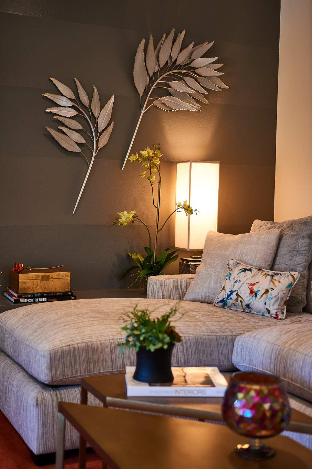 raashi-design-palo-alto-ca-interior-designer-faq-sofa-sectional-with-botanical-wall-art