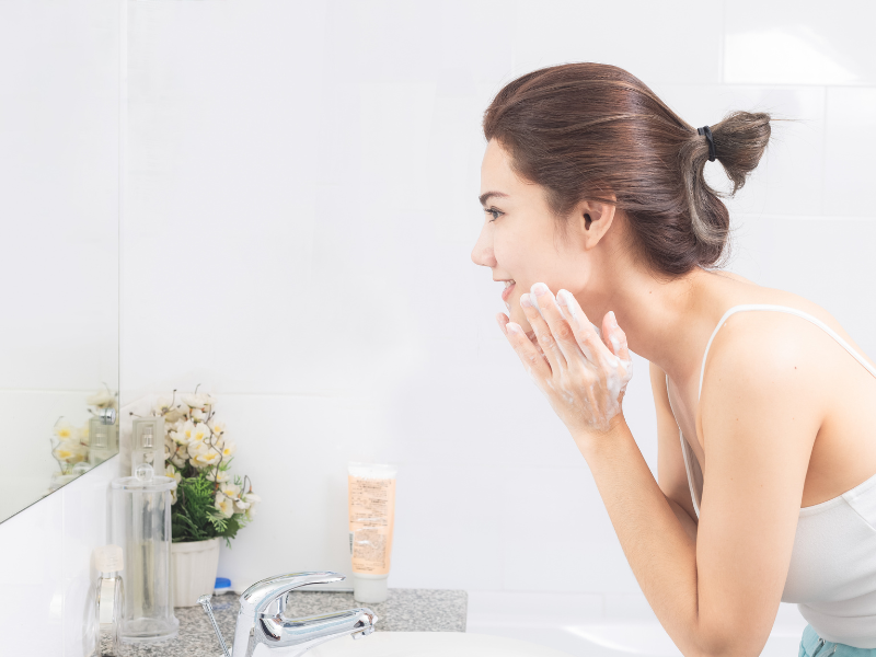 Làm sạch da là bước không thể thiếu trong mọi chu trình skincare.