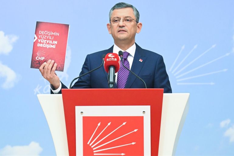 أوزغور أوزيل.. زعيم حزب الشعب الجمهوري التركي الجديد