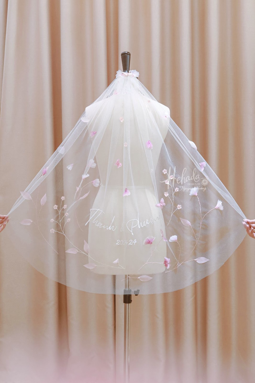 Độ dài và họa tiết voan cho cô dâu