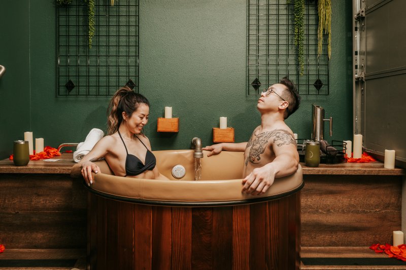 couple taking a beer bath at Oakwell Beer Spa for Denver date night