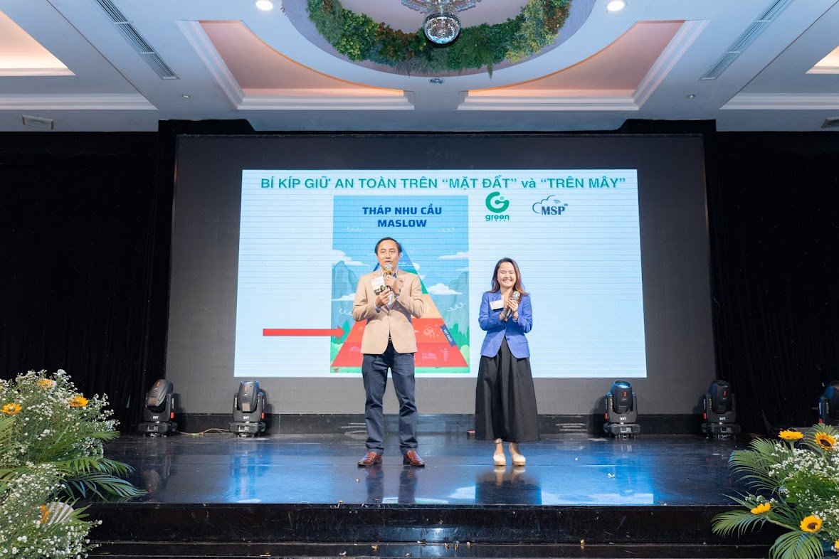 Diễn giả showcase bí kíp an toàn trên mặt đất và trên mây Diễn giả showcase bí kíp an toàn trên mặt đất và trên mây