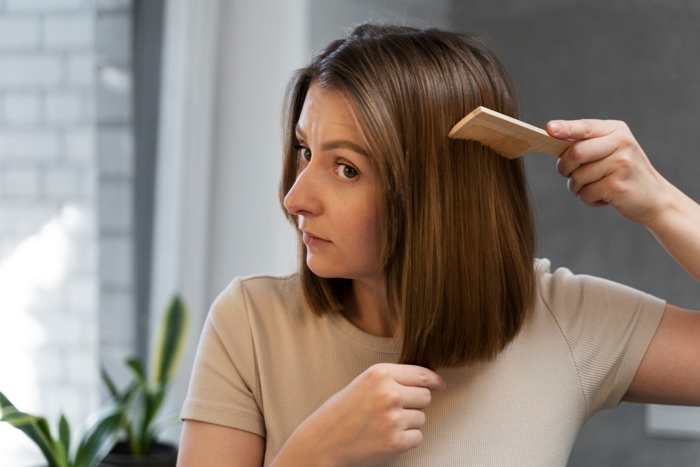 Tóc bị rụng vĩnh viễn có thể là do chăm sóc tóc sai cách hoặc nguyên nhân bệnh lý
