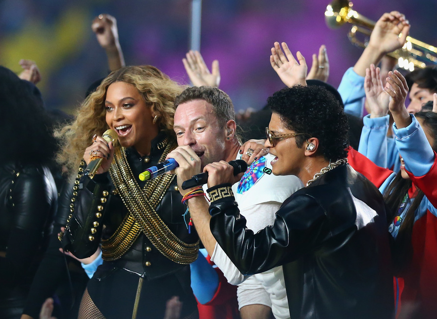 Beyonce, Bruno Mars and Cold play performing at the super bowl halftime show