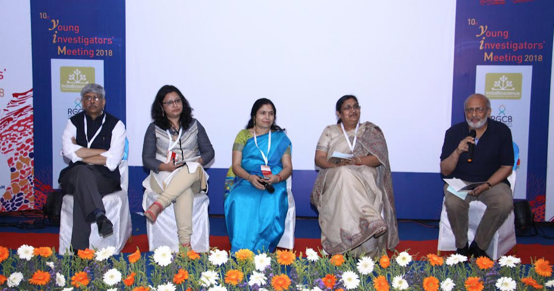 A panel consisting of Shahid Jameel, Suman Govil, Meenakshi Munshi, Vandana Gambhir and Arabinda Mittra (R to L) discuss funding challenges. Credit: Smita Jain