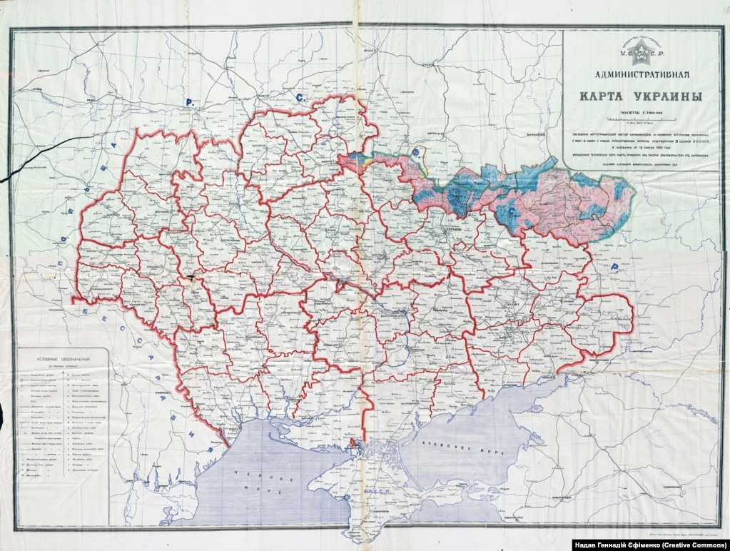 Карта УСРР станом на квітень 1923 року. Райони Східної Слобожанщини, де українці становили понад 50%, позначені червоним кольором, синім – понад 50% росіян