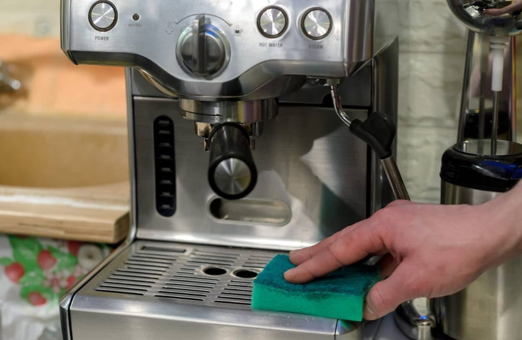 cleaning coffee machine