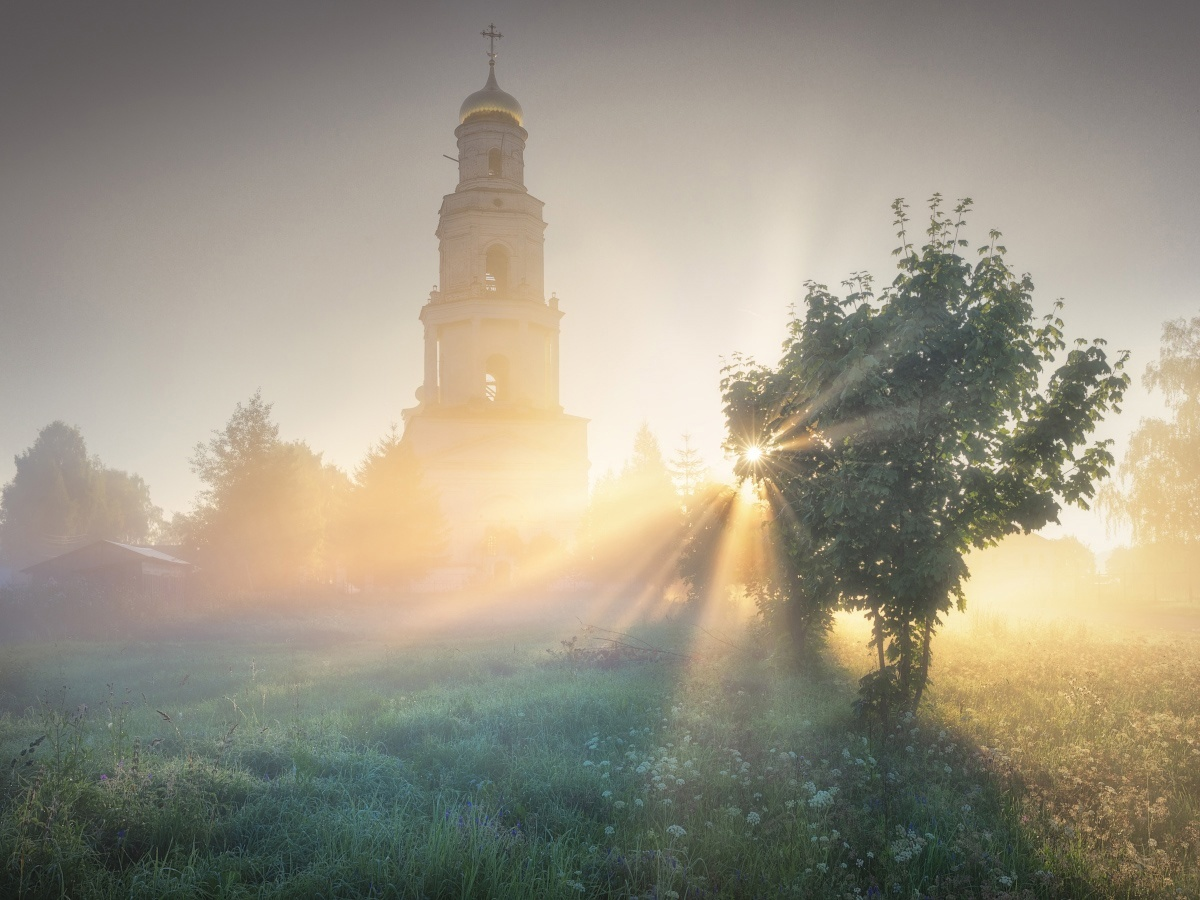 Монастырь в тумане