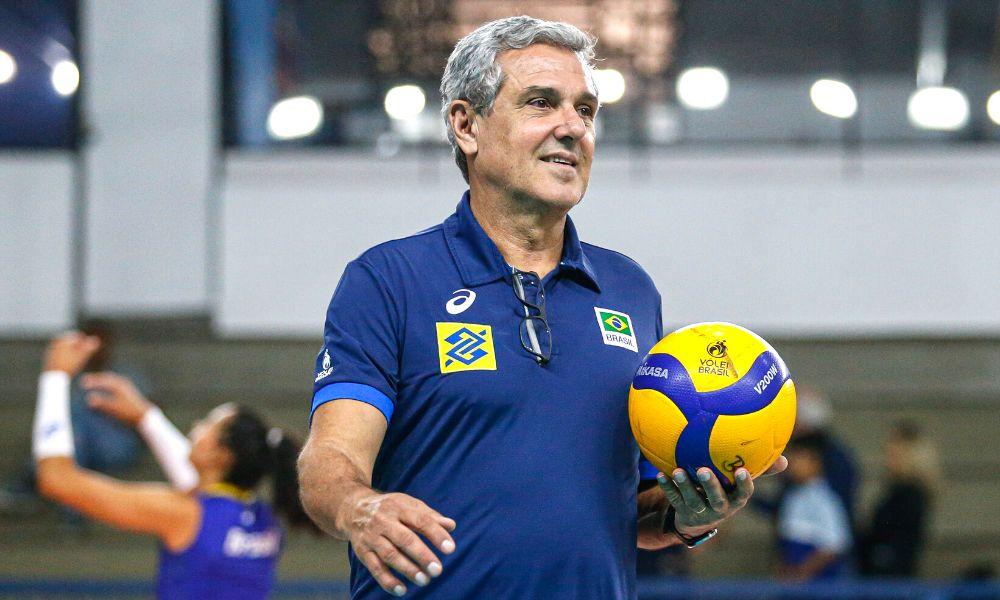 2. โจเซ โรแบร์โต กิมาเรส (José Roberto Lages Guimarães) โค้ชทีมชาติบราซิล