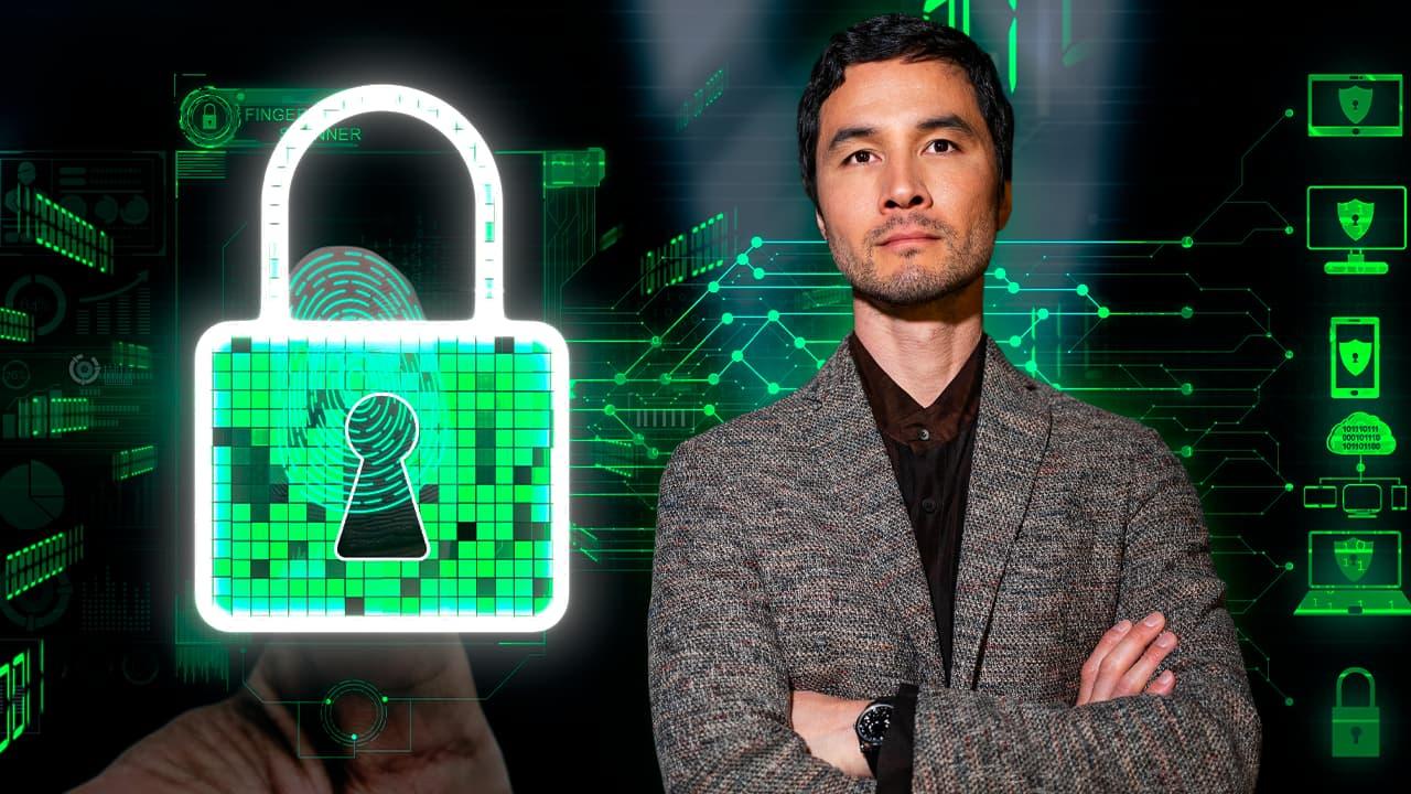 C:\Users\Administrator\Downloads\пресс-релиз Vladimir Okhotnikov talks about fraud in the crypto business 1280х720.jpg