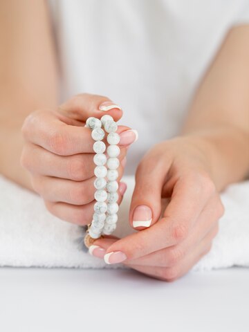 Xâu vòng handmade cũng giúp thư giản và giảm stress hiệu quả.