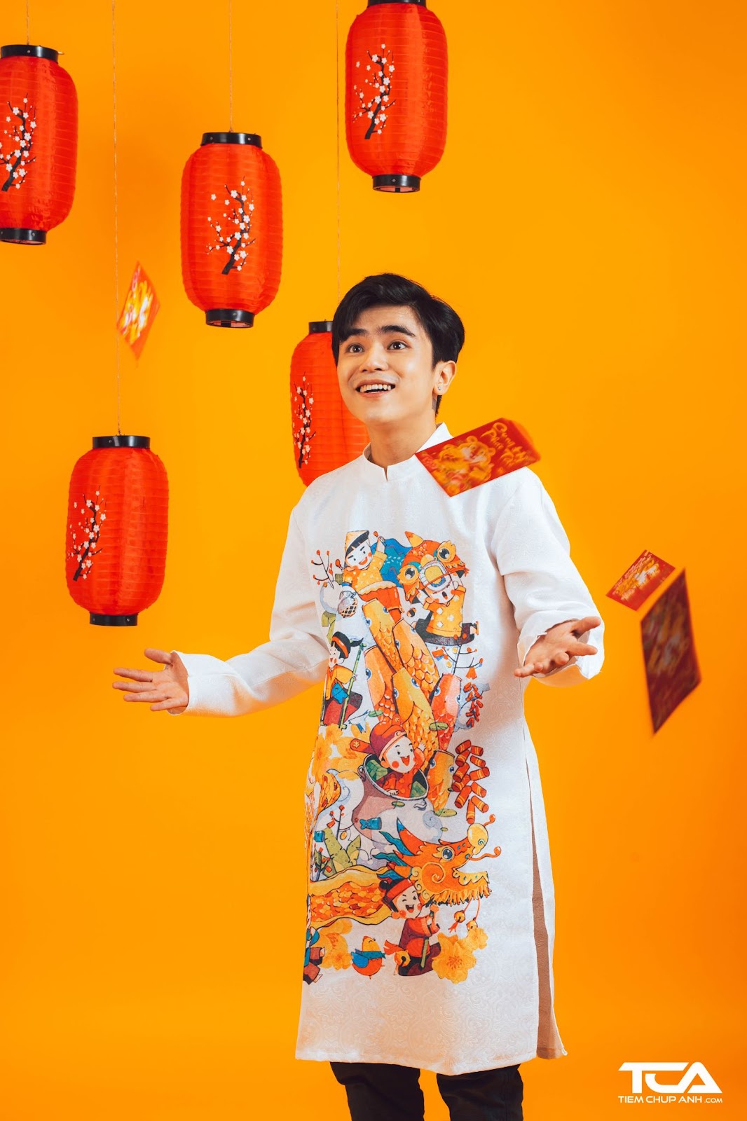 chụp ảnh với áo dài