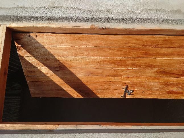 木製のベンチ

低い精度で自動的に生成された説明