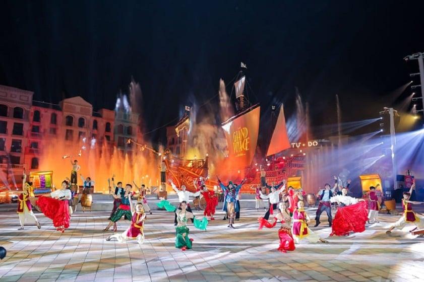 Thưởng thức show diễn The Grand Voyage độc đáo