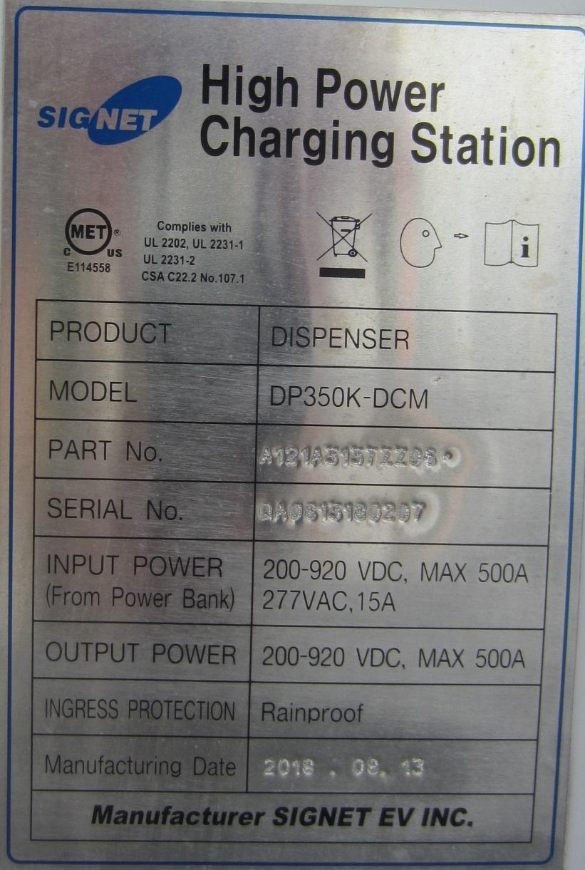 A close-up of a charging station

Description automatically generated