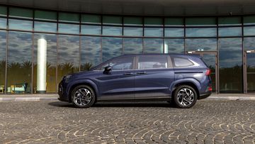 Hyundai Custin 2024 trang bị cửa lùa, rất được những khách hàng gia đình ưa chuộng