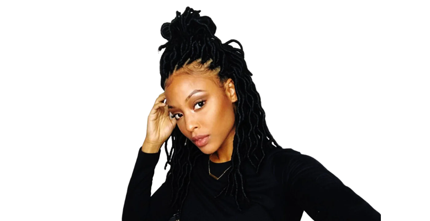 Full picture of a lady rocking the gorgeous faux locs