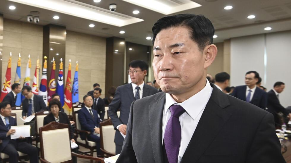 韩国国防部长申源湜资料图片