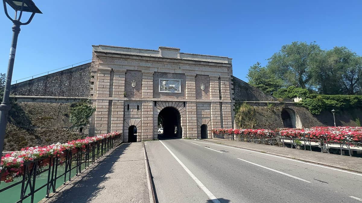 Lake Garda, Peschiera the old Fortifications