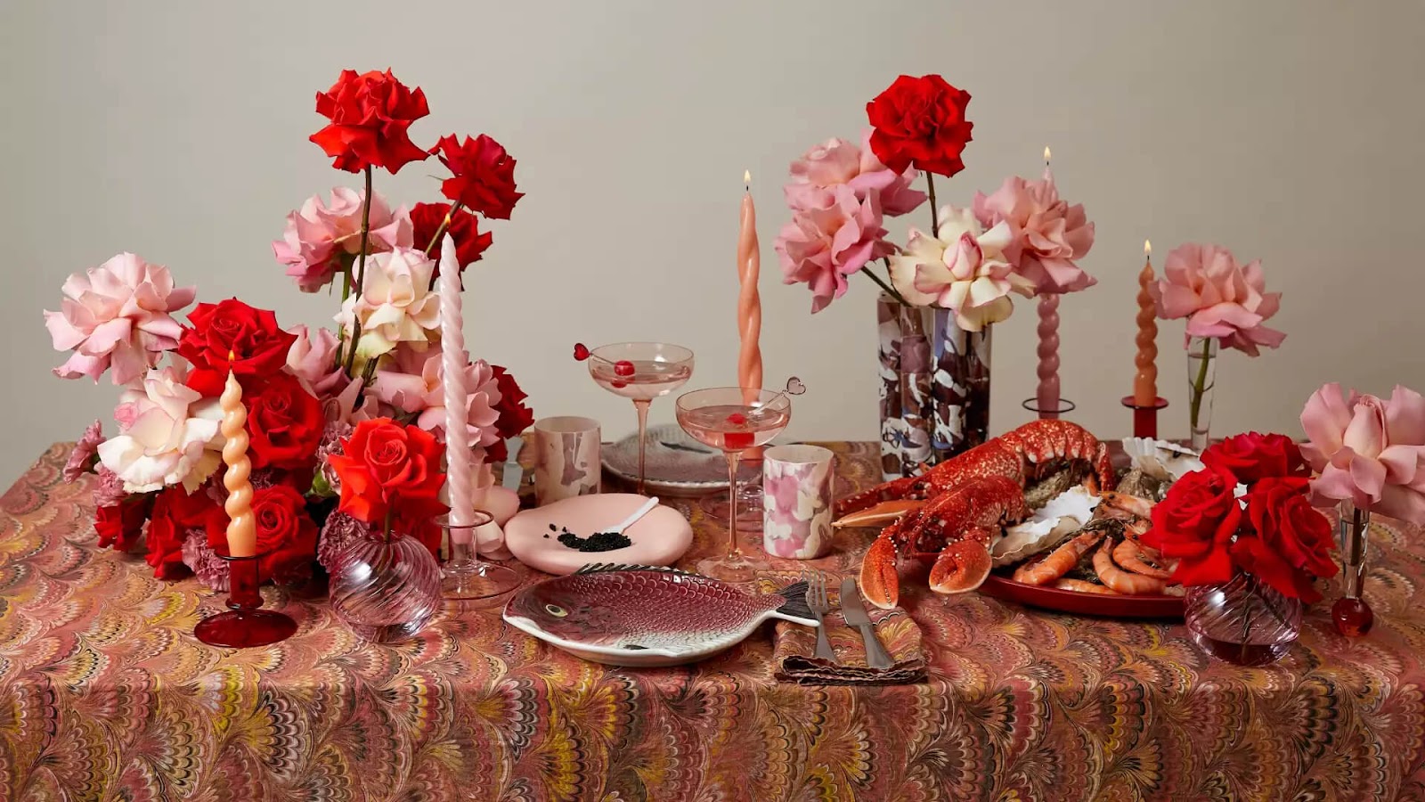 Essential Items to Decorate Valentine’s Table