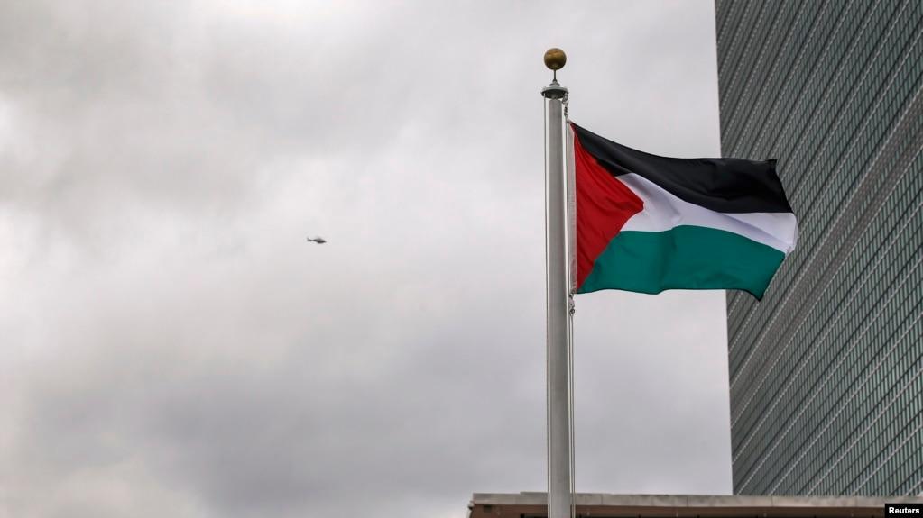 پرچم فلسطین مقابل سازمان ملل متحد