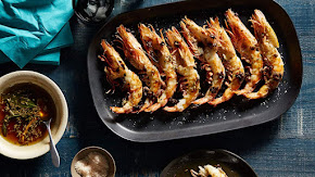 King prawns with spiced honey, butter and crispy capers | SBS Food