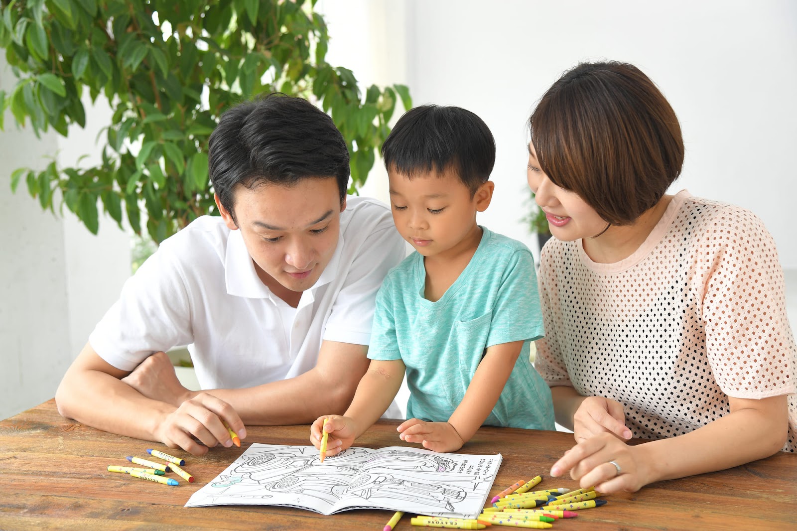 子どもが塗り絵をしているときの親としての関わり方