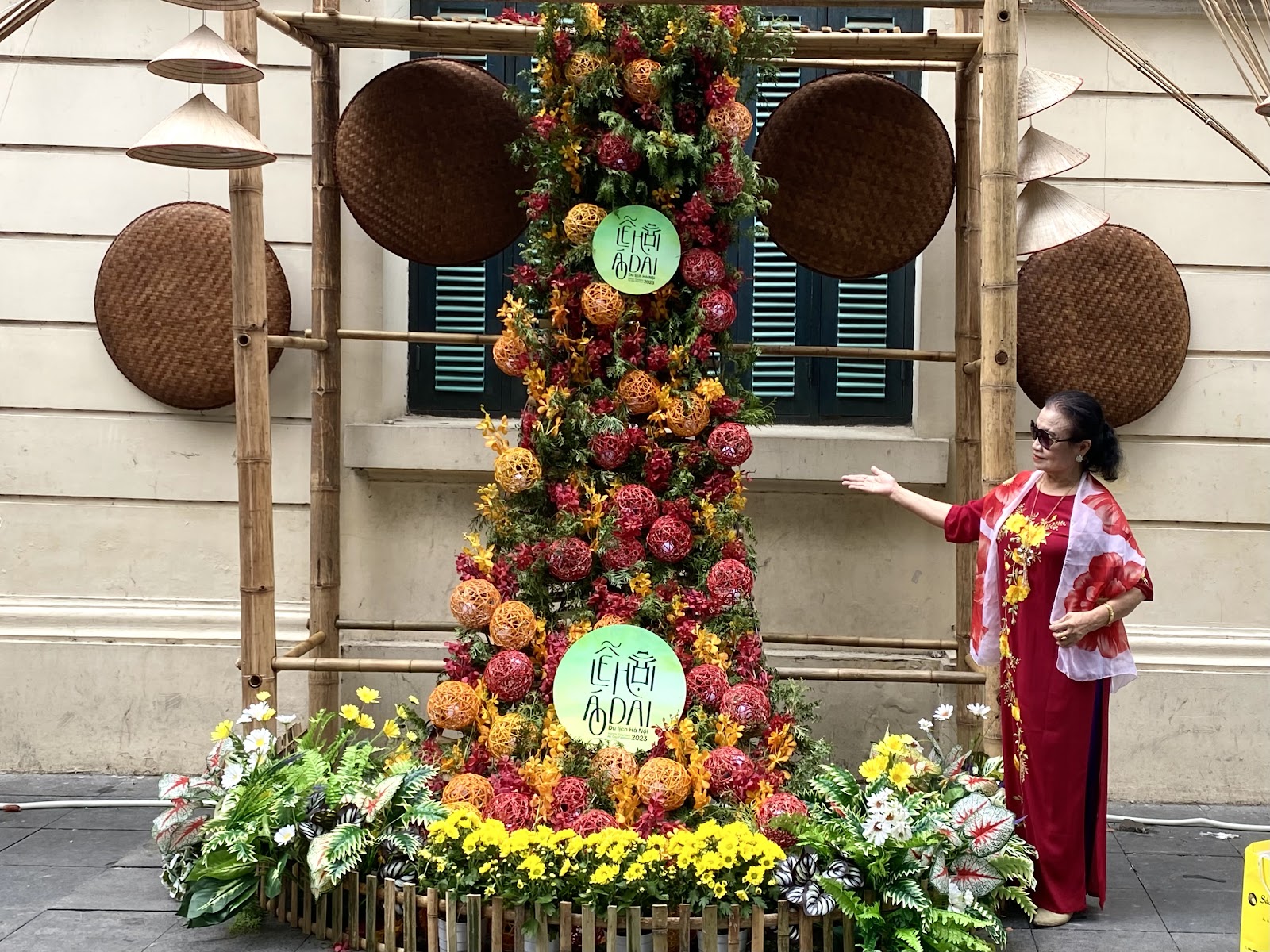 “Check-in” trời thu Hà Nội tại con đường Áo dài độc đáo - Ảnh 9.