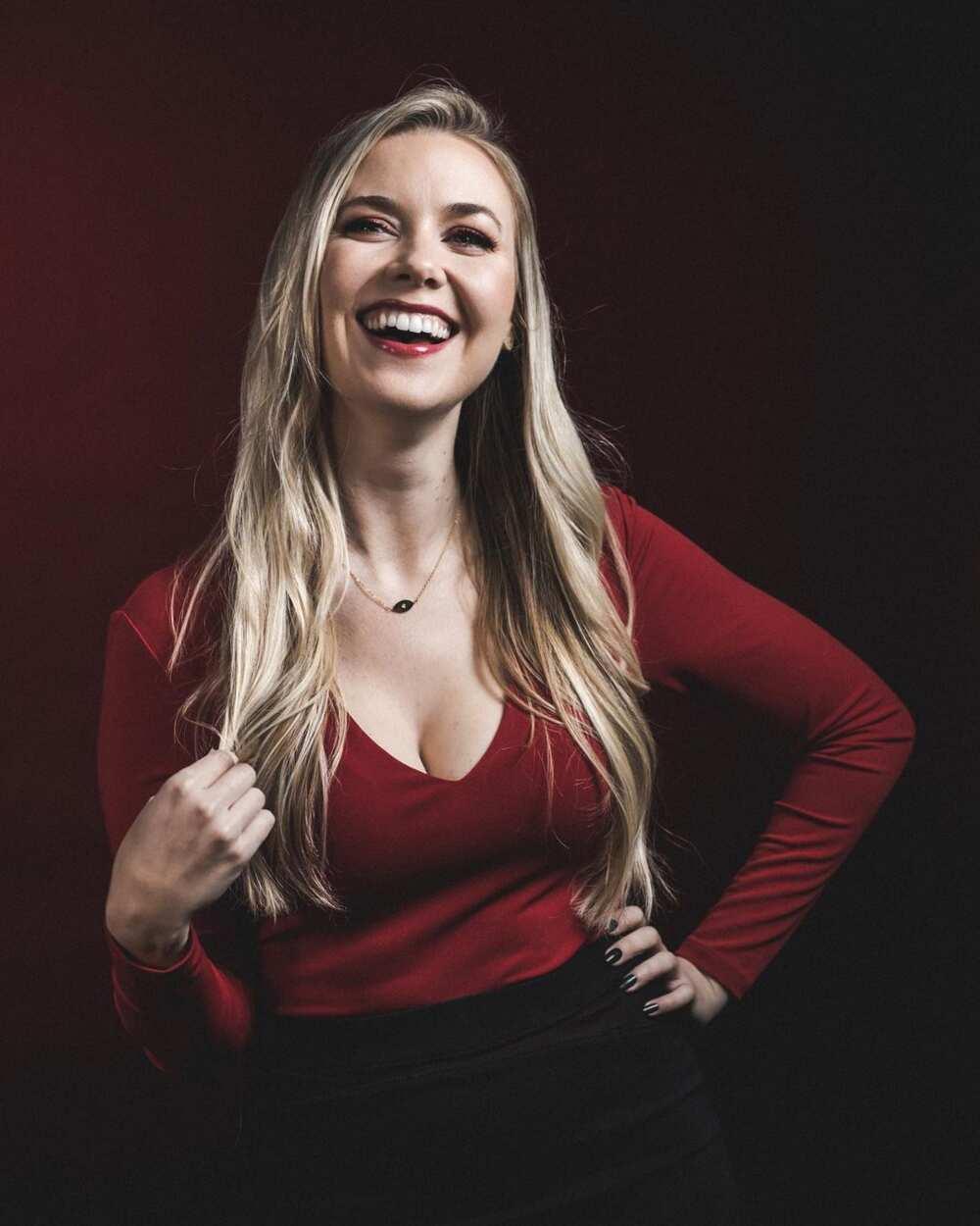 Kelsey Cook biography: age, height, husband, comedy career - Legit.ng