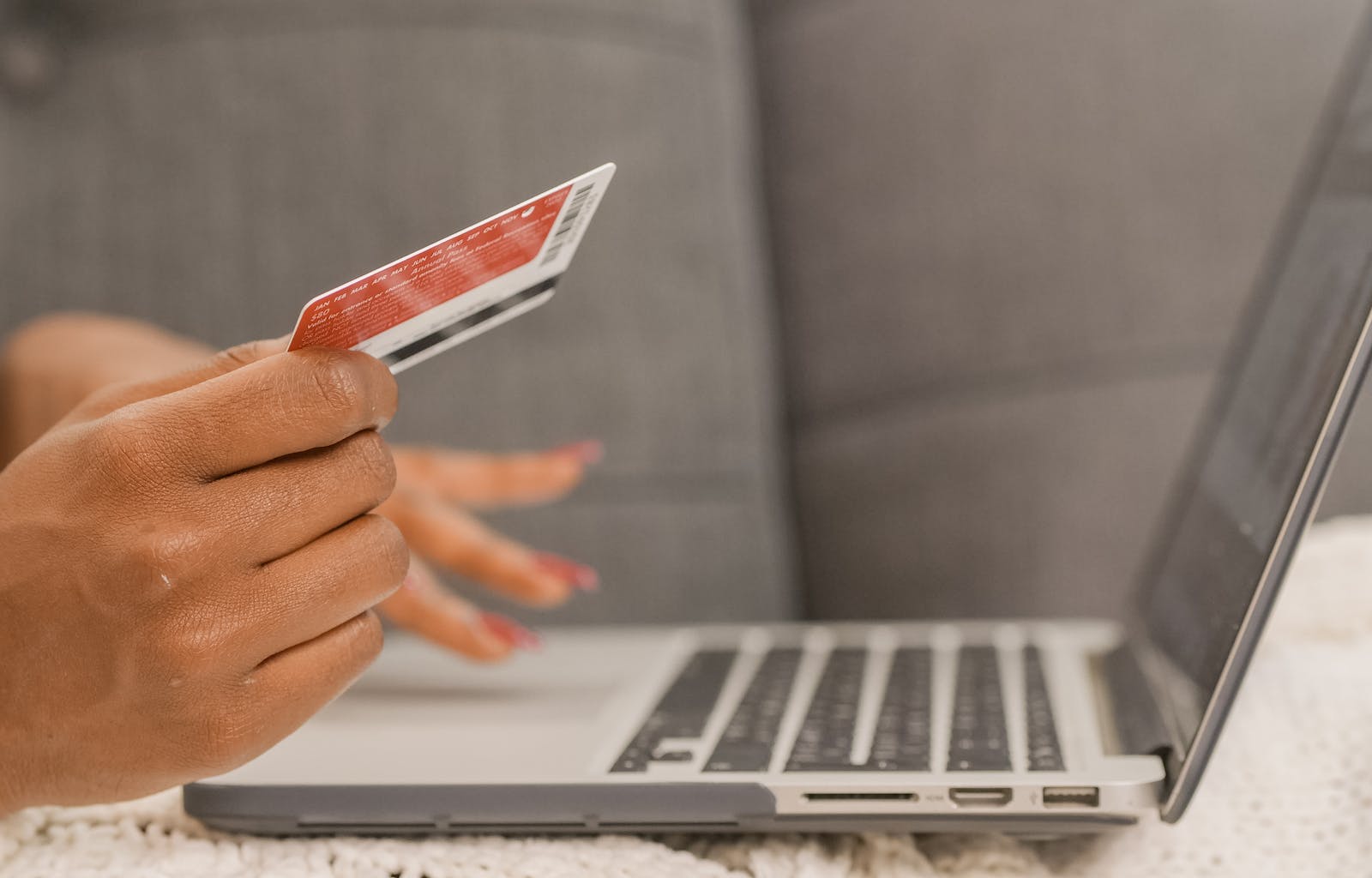 ¿Cuál es la forma correcta de usar una tarjeta de crédito?