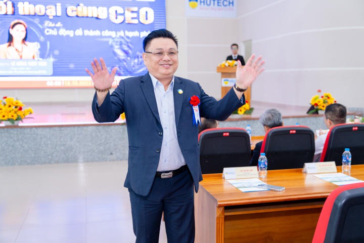 [Video] Sinh viên HUTECH được truyền cảm hứng xây dựng tương lai từ nữ CEO Lê Hồng Thủy Tiên 44