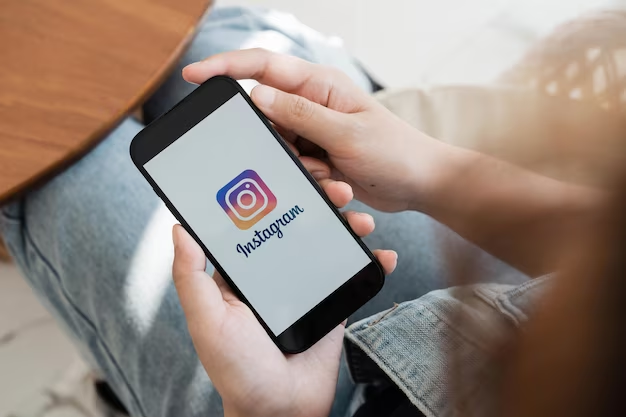 The Role of Instagram Captions in Personal Branding