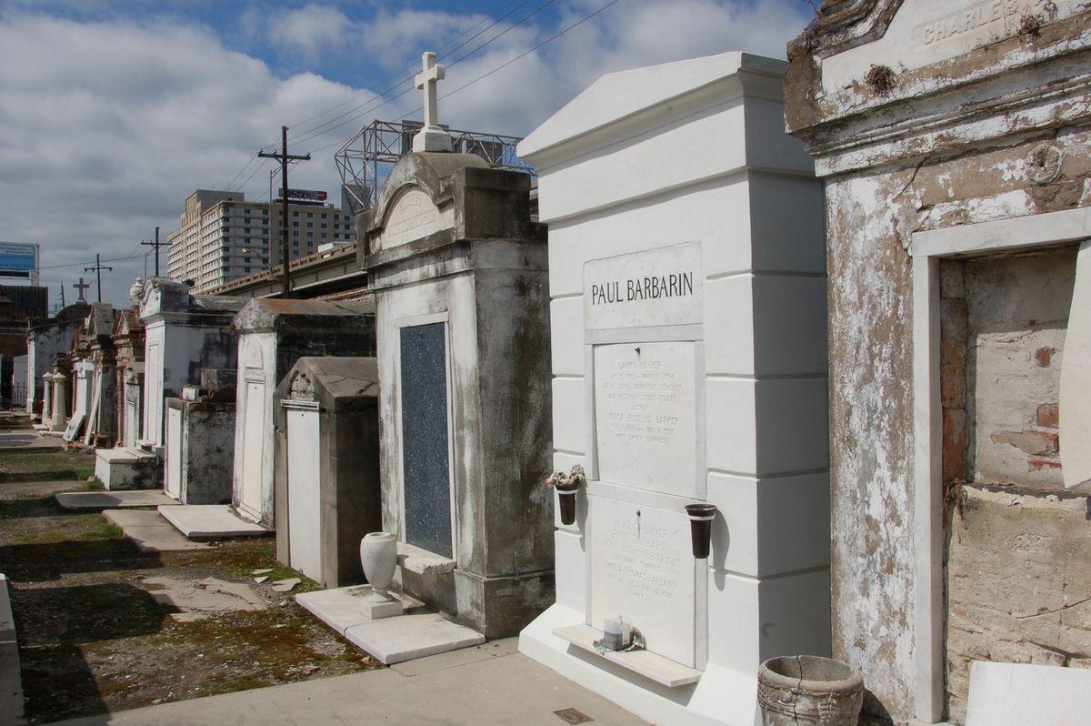 Exploring the Cities of the Dead: A Guide to New Orleans' Unique Cemeteries