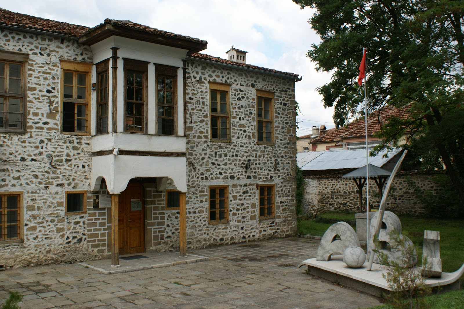 Shkollat e para shqipe - Wikipedia