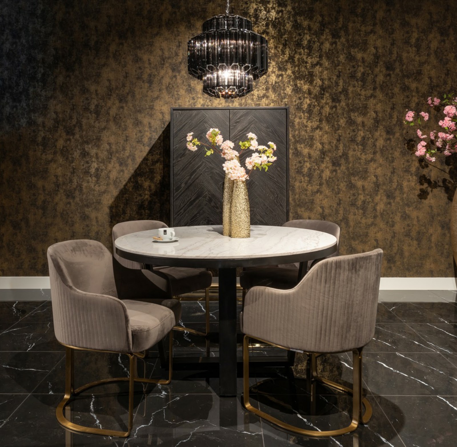 Minimalistic & Modern Dining Table