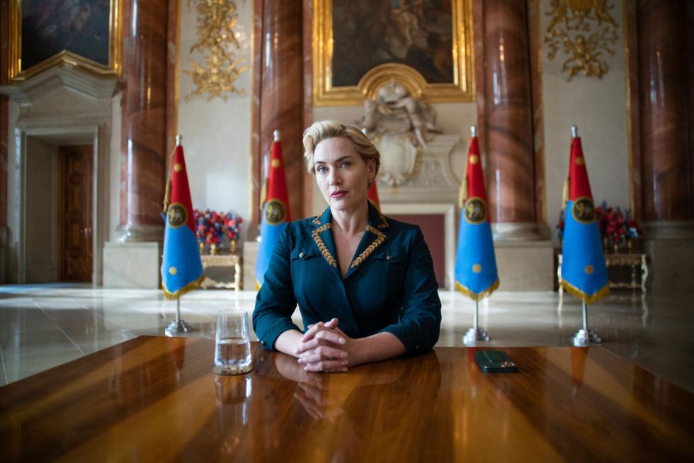 Kate Winslet como Elena en The Regime