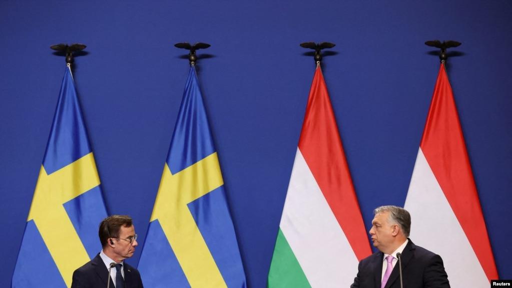 Thủ tướng Thuỵ Điển Ulf Kristersson, trái, và Thủ tướng Hungary Viktor Orban họp báo chung tại Budapest, Hungary, ngày 23/2/2024.