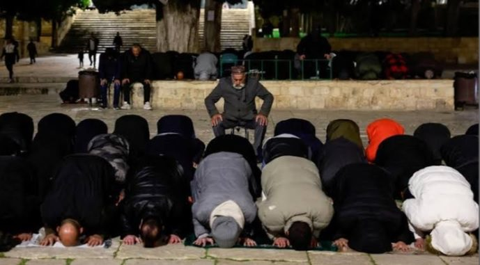 Warga Palestina Salat Tarawih Di Masjid Al Aqsa Dijaga Ketat Pasukan