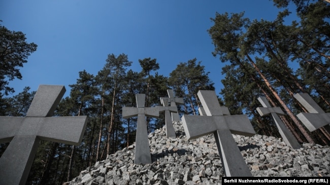 Під час вшанування пам’яті жертв політичних репресій на території національного історико-меморіального заповідника «Биківнянські могили». Биківня, 19 травня 2019 року