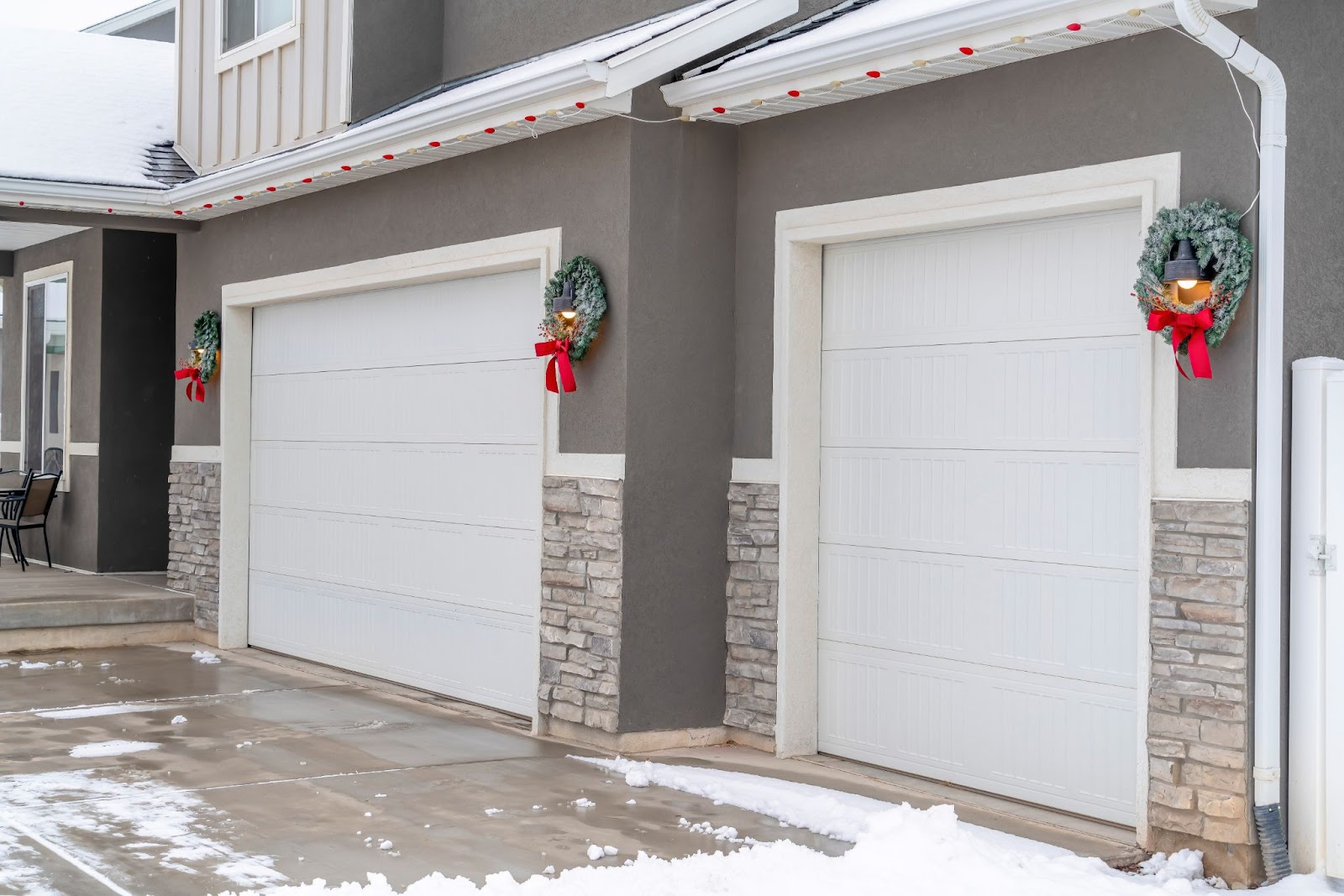 These creative garage door holiday decorations are perfect for Christmas and Halloween. Transform your garage door into something special! 