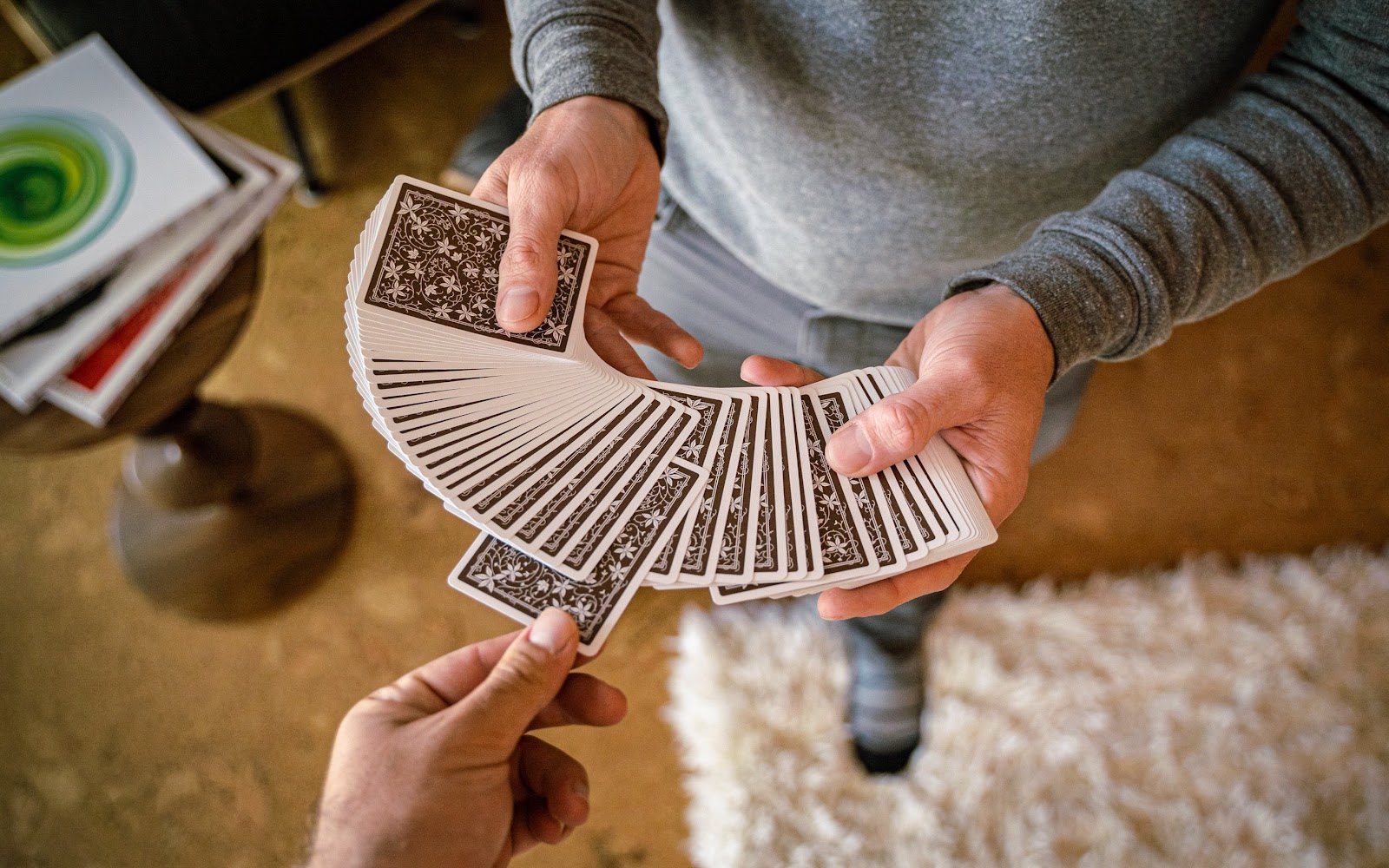 5 Easy Card Tricks You Can Do Today - Art of Play