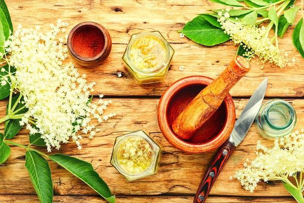 Come si prepara l’infuso di sambuco?